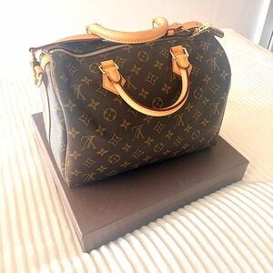 Louis Vuitton Classic Speedy Bandoulière 30 Monogram Satchel with Tan Accents.